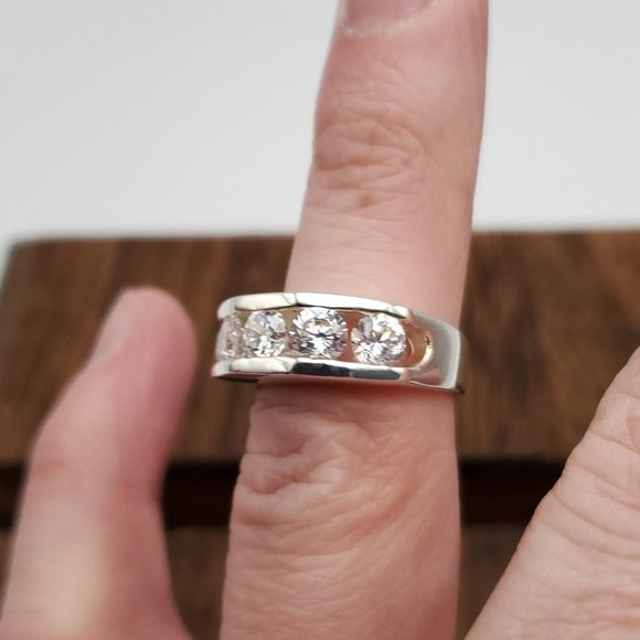 Size 5.5 925 Sterling Silver Large Channel Cubic Zirconia Ring - Picture 4 of 9